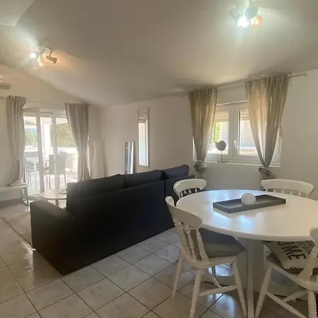 Nela Appartement *